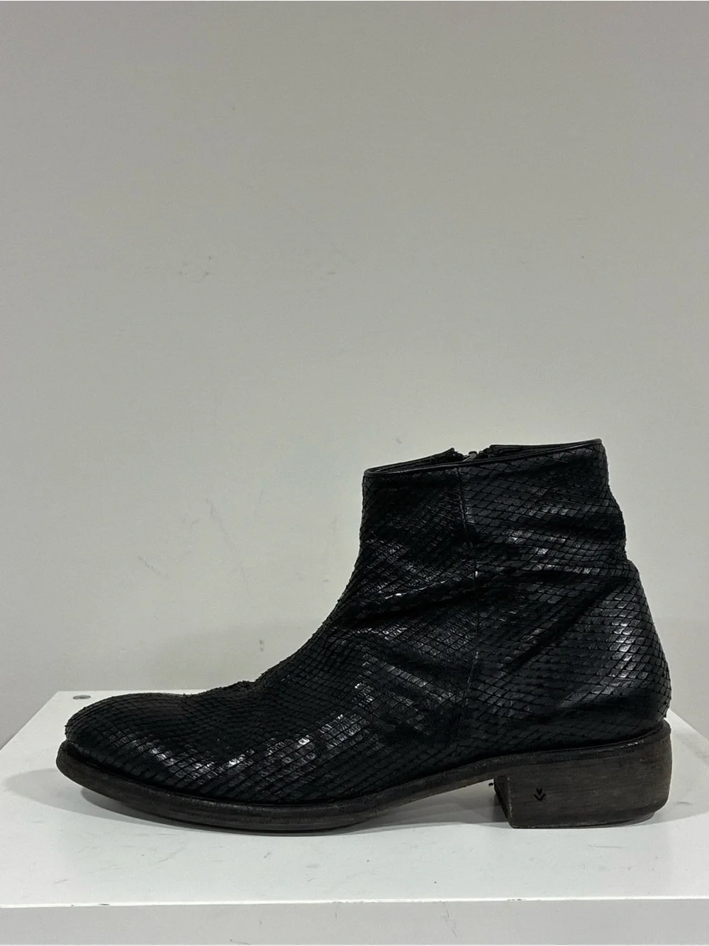 John Varvatos collection Keith Center Seam Zip Boot snake embossed Size 9 EU 42